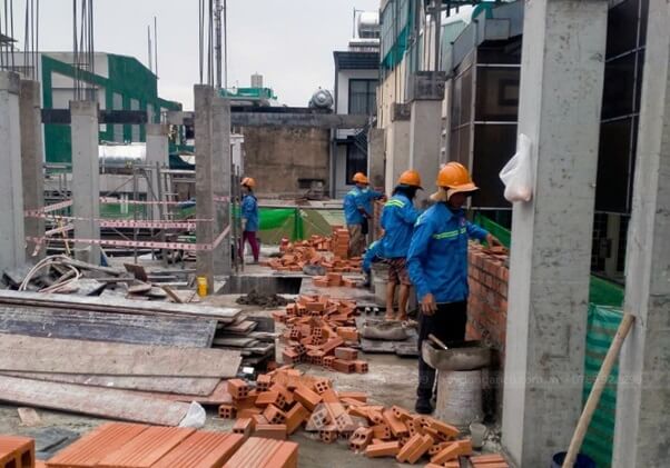 Đội ngũ kỹ sư và thợ thi công giàu kinh nghiệm đảm bảo chất lượng và tiến độ thi công