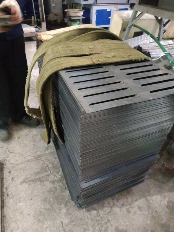 Song sắt chắn rác bằng sắt cắt laser CNC