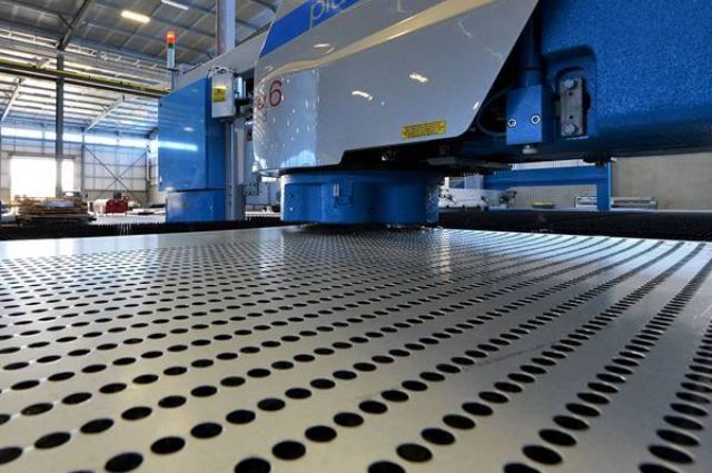 Ưu điểm của phương pháp gia công đột dập CNC