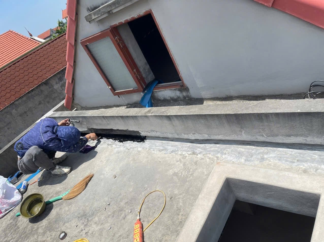 Chống thấm khe tiếp giáp 2 nhà tại Ba Đình