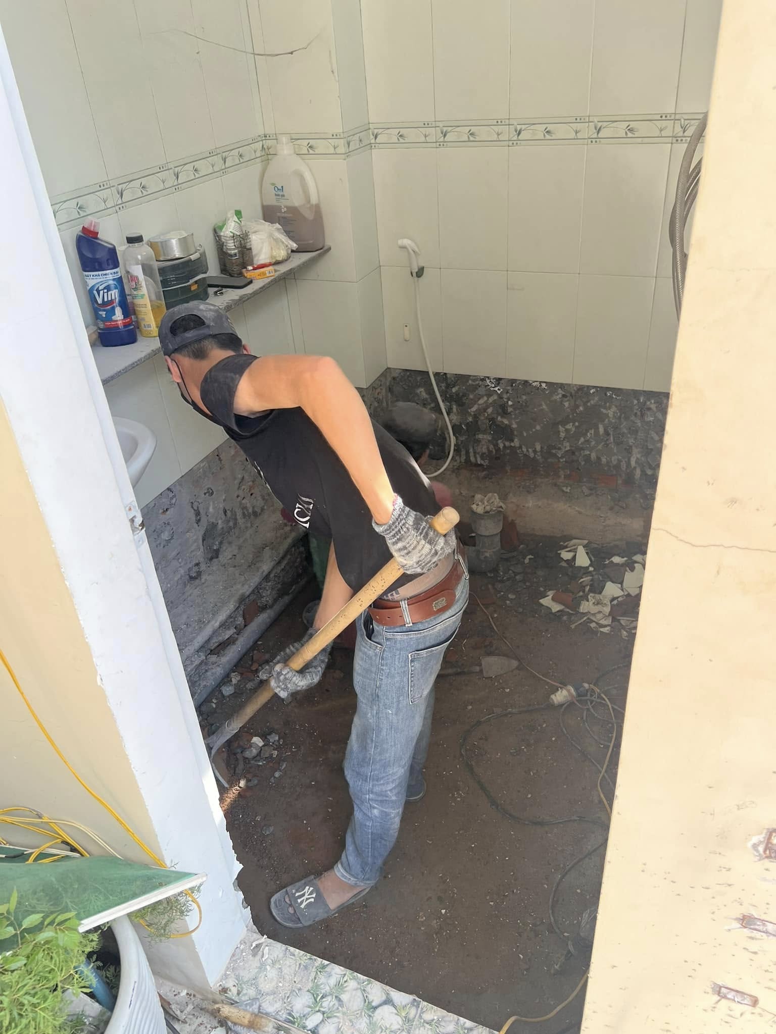 Thợ thi công chống thấm nhà vệ sinh tại Ba Vì triệt để